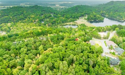 Confira este lote incrível para construir a casa dos seus sonhos, ele tem acesso a belos lagos com vistas inacreditáveis! Esta propriedade fica a 1 minuto a pé do Lago Michelle, de 80 acres, com vistas de 360 graus para os botões circundantes. Aprese...