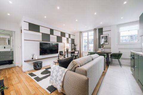 Splendide appartement rénové et meublé situé Rue Humblot, dans le quartier de La Motte-Picquet-Grenelle. Il est situé au 5ème étage, à proximité des stations Dupleix et La Motte-Picquet-Grenelle . Dans les environs, on peut trouver des attractions te...