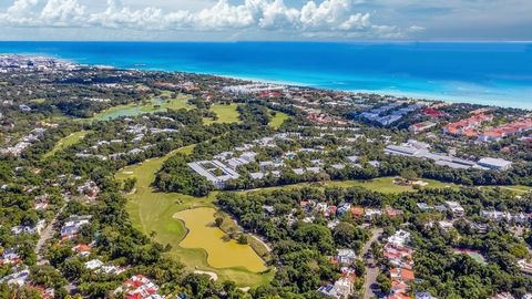 Bienvenue à Casa de Piedra, un projet de luxe qui transcende les limites de la sophistication à Playacar, le quartier résidentiel à la croissance la plus rapide de Playa del Carmen.L’environnement naturel qui entoure Casa de Piedra devient une partie...