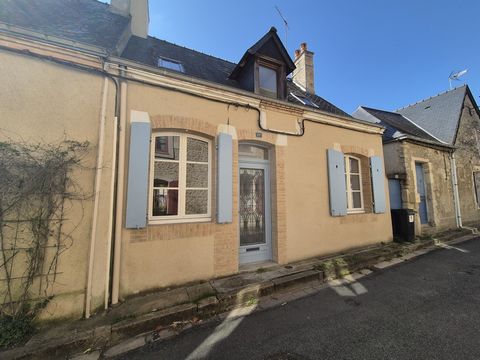 A VENDRE, à Parcé sur Sarthe, village toutes commodités entre LE MANS et SABLE SUR SARTHE, village en bordure de rivière 'La Sarthe' : Maison d'habitation rénovée, d'une surface de 104 m2, comprenant : Au rez-de-chaussée : séjour double (possibilité ...