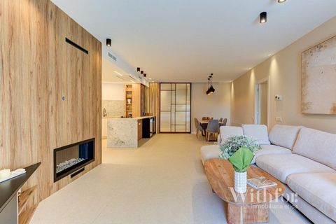 Exterior flat to refurbish that stands out for its luminosity.~ ~ The property consists of 167sq m built and 159sq m useful, with two different areas.~ ~ In the day area, we find a spacious living-dining room with fireplace and access to a small terr...