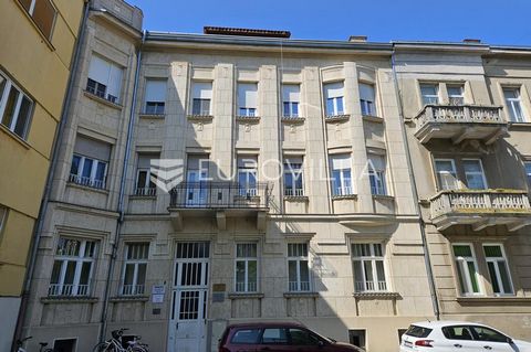 Osijek, beautiful and tidy space in an Art Nouveau building in the very center of the city, 1st floor, 191 m2. The apartment has two balconies, the view from the balcony is on the Urania cinema and Sakuntala Park. High ceilings, spacious rooms and a ...