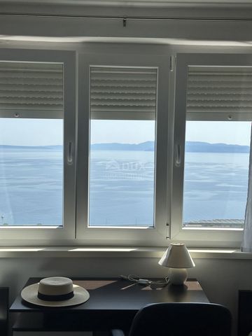 Location: Primorsko-goranska županija, Rijeka, Turnić. RIJEKA, TURNIĆ - Apartment mit hervorragender Organisation und wunderschönem Blick auf das Meer Turnić, ein beliebtes Viertel in Rijeka, bietet eine perfekte Kombination aus städtischem Leben und...