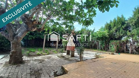 Maison de 114 m² à rénover avec jardin piscinable sans vis-à-vis, 2 garages + stationnement sur le terrain.