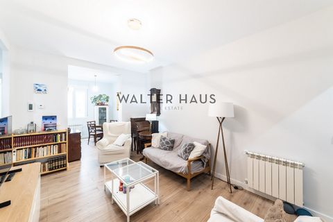 Walter Haus presents this charming property on the third floor of a building with an original façade, located in the historic center of Madrid, in the Argüelles neighborhood. With a built area of 86 m², the home combines the comfort of a functional l...