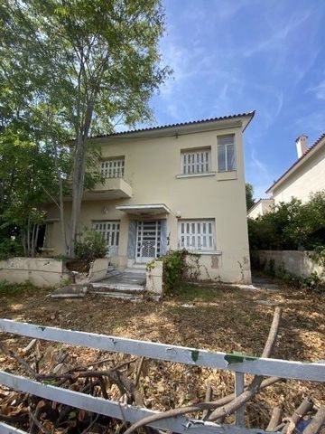 Psychiko, Collège des marathoniens d’Athènes Au cœur du Palaio Psychiko, dans l’un des lieux les plus recherchés et historiques d’Athènes, une maison individuelle d’architecture classique, construite en 1938, est disponible à la vente sur un terrain ...