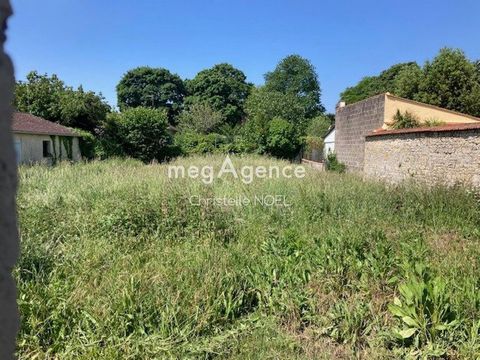 Lucon,proche du centre grand terrain