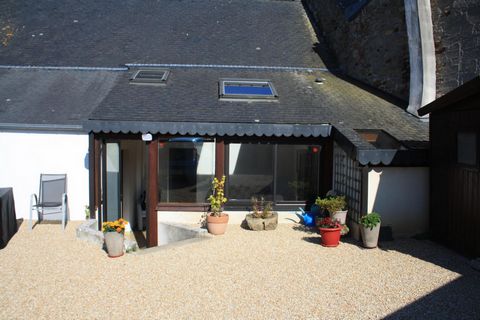 Maison en pierre avec dépendance