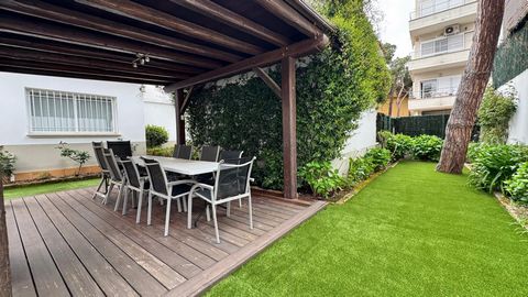 Are you looking for a spacious, comfortable house close to the sea? This magnificent property in Platja d'Aro has everything you need to become your new home or an excellent investment. Located just steps from the beach, in the heart of Platja d'Aro,...