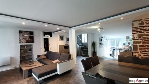 CARROUGES MAISON DE VILLE 220 m² AVEC JARDIN