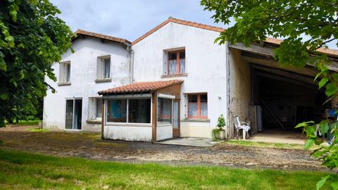 Ensemble de 2 maisons au calme à rénover sur un beau terrain