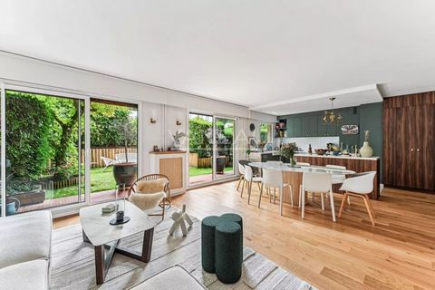 Ville d'Avray, entre le parc de Saint Cloud et la forêt de Fausses Reposes, dans une voie privée, et à quelques encablures du centre ville, le groupe VANEAU vous propose de découvrir en exclusivité ce superbe appartement familial 