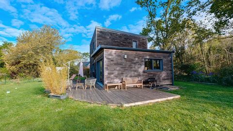 Maison nichée dans un écrin de verdure, la plage à pied