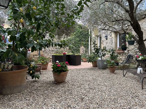 Maison de village 4 chambres dont 3suites, jardin et tropzézienne