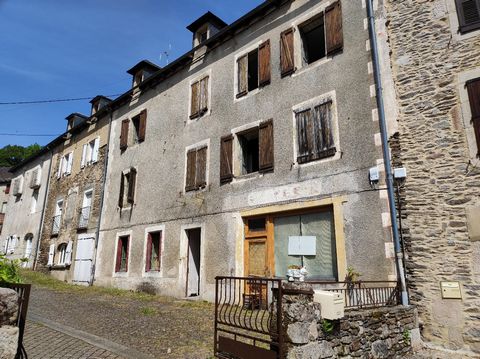 MAISON DE VILLAGE A RENOVER A SEGUR PROCHE LACS