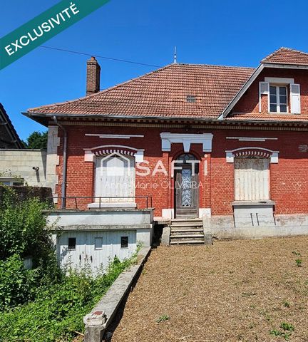 Ensemble : Maison de 130m2 avec 3ch, grenier et un hangar de 250m2env le tout sur 2588m2