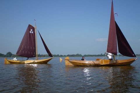Welkom bij uw droomvakantie op Waterpark Belterwiede, waar villa's met rieten daken vredig rusten aan schilderachtige waterwegen. Deze ruime, vrijstaande villa biedt directe toegang tot het meer – neem uw eigen boot mee en leg deze direct voor de deu...