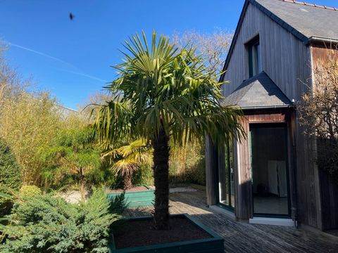 BAISSE DE PRIX POUR CETTE MAISON PROCHE DU CENTRE ET DE LA PLAGE AU CALME , Mi ossature bois mi traditionnelle est impressionnante par son intérieur construit de façon maison d 'architecte par rapport à son volume et ses formes. Elle se compose au RD...