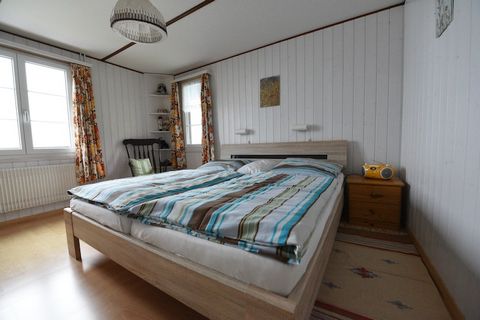 Mountain Village Escape Stay in the peaceful village of Trans, just 5 km south of Chur, where winding alpine roads lead to quiet meadows and breathtaking views. Haus Sonnegg welcomes you with its south-facing balcony overlooking the Bündner Alps, a w...