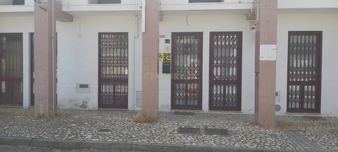 ** **SNACK-BAR in Évora with Excellent Location and Accessibility** ** Area:** 84 m² ** Location:** Évora Industrial Park (Across from Somefe Infraestruturas) ** Highlight:** Ideal for **coffee**, **snack bar**, or **small meals** --- ### **Property ...