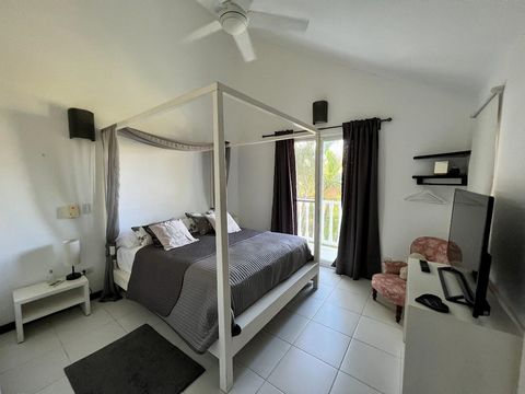 This exclusive villa, located in the sought-after Punta Poppy Beach area of Las Terrenas, offers the perfect balance of comfort, privacy and tropical style. With 3 spacious bedrooms and 2 modern bathrooms, the property is ideal for families or groups...