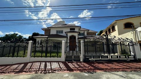 Deze prachtige residentie met 3 verdiepingen biedt de perfecte combinatie van ruimte, comfort en stijl in een van de meest rustige en goed verbonden gebieden van Santo Domingo Oeste. Dit prachtige huis ligt in de gewilde wijk Alameda en beschikt over...