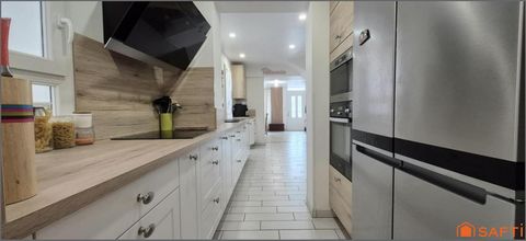 5 chambres - Grande pièce de vie - Petit extérieur.