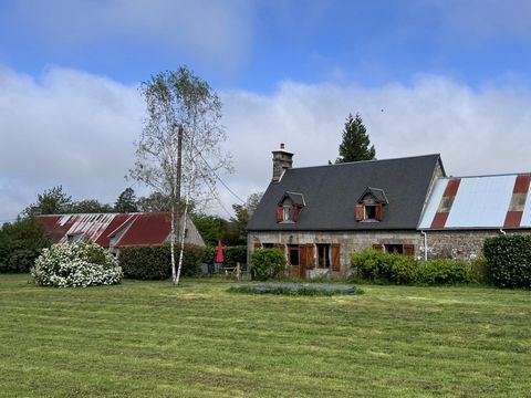 Jolie maison en pierre dans un paradis vert