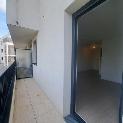 Studio avec balcon et parking privé