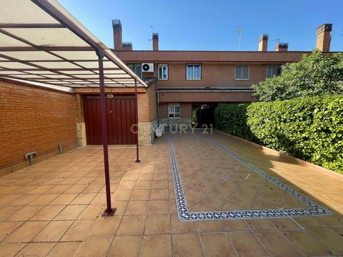 Ontdek dit prachtige appartement met 4 slaapkamers in het hart van Comunidad de Madrid, met een ruime woonoppervlakte van 180 m² voor slechts 549.000 personen. Geniet van de rust van een rustige buurt terwijl u slechts enkele minuten verwijderd bent ...