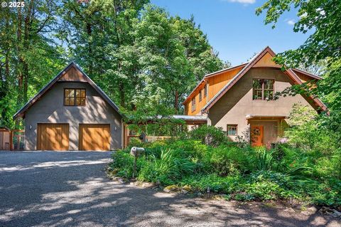 Privé genesteld op een beboste hectare en omgeven door 300 hectare beschermd bos, is deze opmerkelijke NW Contemporary residentie van 4,425 m² een zeldzame mix van tijdloos design, duurzaamheid en vakmanschap. Ontworpen door het bekroonde Emerick Arc...