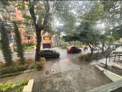 House + Studio apartment with high school for Aibnb EXCEPTIONAL LOCATION AVENIDA NUTIBARA!! HOUSE- first floor - 2 bedrooms - 1 staff room - 2 bathrooms - 2 patios -living room -dining room -kitchen - 1-car garage INDEPENDENT STUDIO APARTMENT: - 1 ba...