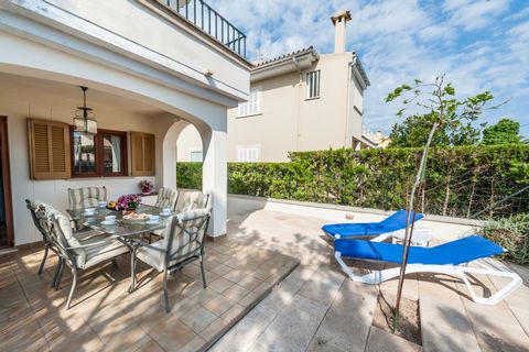 Koket chalet in Can Picafort, in het noorden van Mallorca, dat comfortabel plaats biedt aan 6 personen en de zee ligt op slechts 550 meter afstand. Het chalet is ingericht in een klassieke en koloniale stijl en heeft een hoogwaardige afwerking en een...