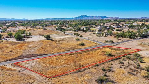 Stunning ready to build, desirable lot in the heart of Chino Valley. Located next door to well known restaurant with great access and utilities at the property line. Flat, level easy build lot make this stand out. Zoned industrial or commercial, this...