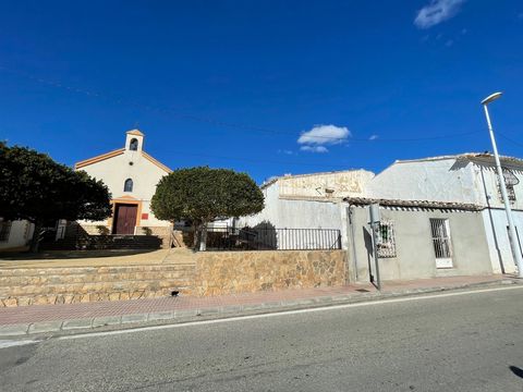 This bargain property is the perfect investment for a renovation project!   A village house set in the heart of the countryside of Urcal, just a minute walk from several local bars and restaurant and less than a 10 minute drive into the bustling town...