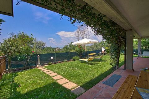 This holiday home in San Feliciano comes with 2 bedrooms where 4 people can stay comfortably . It is perfect for a family with children to enjoy a terrace, garden, and barbecue.Visit Lake Trasimeno and its islands by boat. You can also explore the is...