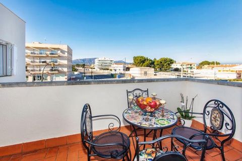 PALMERAS IMMO offers you an apartment of three double bedrooms, one en suite, one with access to the terrace and all with fitted wardrobes, two bathrooms, a separate kitchen, Fully equipped and spacious with annex to the laundry room, living room and...