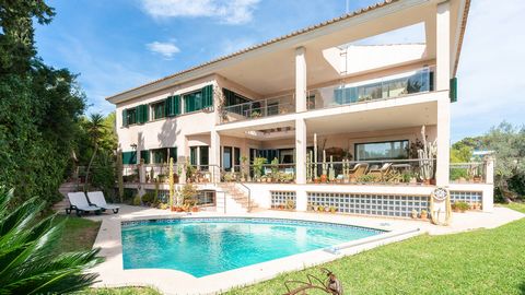 Spacious house in Sa Teulera Villa with pool and panoramic views in Palma Big house on a quiet location in a nice residential area not far from central Palma. Vibrant Santa Catalina with all its restaurants is reached within 5 minutes by car or why n...