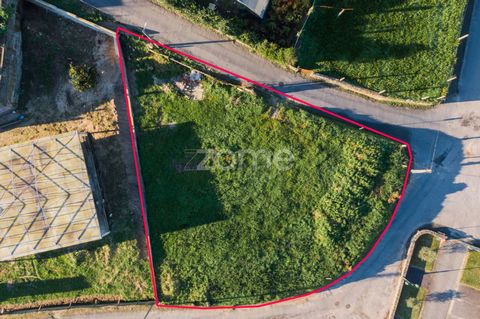 Identificação do imóvel: ZMPT552807 Urban Land with 636 m2 in Cabanelas - Vila Verde Location: Situated on the bank of the Cávado river in the parish of Cabanelas, it is located in the northwestern part of the county, about 14 km from the center of t...