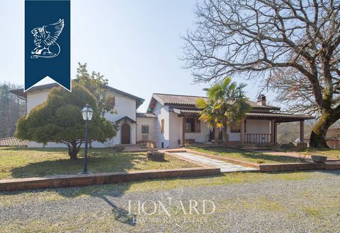 This farmstead for sale is situated in a charming hilly position close to the town of Aulla. The whole property is made up of several buildings nestled on vast grounds sprawling over 20 hectares. The main villa has an internal surface of 320 m² overa...