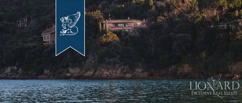 Luxury villa for sale positioned directly over the cliffs of Monte Argentario. The property features two main entrances and has a parking space can accommodate up to 10 vehicles. The villa features a total floor surface of 800 m2 and is constructed o...