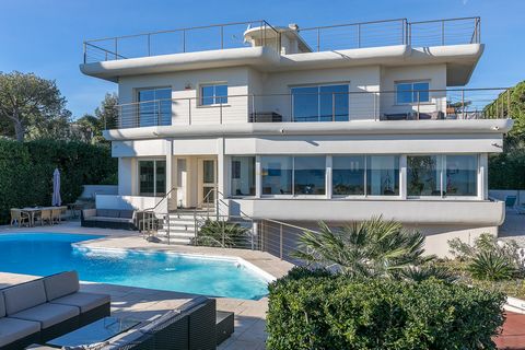 A stone's throw from the beaches, a splendid contemporary villa of approximately 220 m2 enjoys a panoramic view of the sea. A stone's throw from the beaches, a splendid contemporary villa of approximately 220 m2 enjoys a panoramic view of the sea. it...