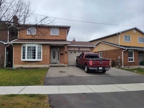 Excellent Location And High Demand Area! Spacious 3 Bedrooms, 3 Washrooms, All Brick Detached Home In Family Friendly Neighborhood, Hardwood Floors. Super Functional Layout. Large Family Room And Breakfast Area W/O To Backyard. Separate Living/Dining...