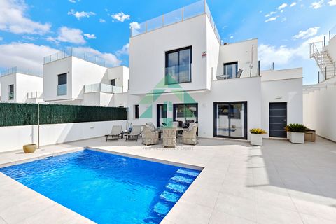 Fantastic opportunity to purchase a modern 3 bedroom, 3 bathroom detached villa with private pool located walking distance to amenities in the bustling Spanish town of San Pedro del Pinatar. Constructed in 2019 this villa has been built to a high sta...