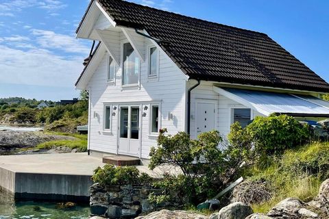 Willkommen im Urlaubsparadies Bømlo, in diesem geräumigen Ferienhaus mit großartiger Lage und ruhiger Umgebung. Sie haben hier Panoramablick zu den besten Angelplätzen vom Land und vom Boot aus. Das Ferienhaus im typischen Rorbu-Stil ist wunderschön ...