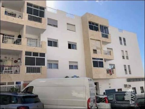 Semi-basement commercial premises of 67 square meters located in the town of Adeje Casco, it has fitted wardrobes. It is currently exercising activity, check availability for visits. The indicated PVP does not include taxes or writing expenses. The s...