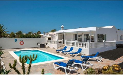 Estupendo is pleased to offer this Villa with incredible sea views The Villa is close to Flamingo Beach and the town centre of Playa Blanca, this villa offers privacy, whilst still being close to the action. The villa is situated in a peaceful locati...
