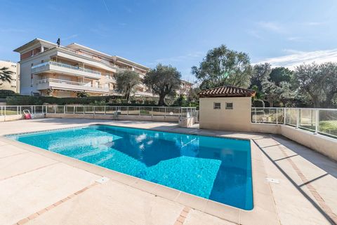 In a beautiful and secured residence with swimming pool and underground garage as well as a reserved parking space, we find this beautiful luxury apartment with 3 bedrooms, beautiful living space, an independant kitchen and a huge terrace. The apartm...