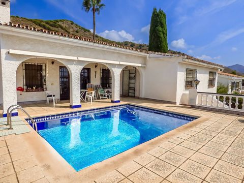 A rare opportunity to acquire a detached villa with pool on the highly sought-after Algarrobo Rosa ubanisation. Spacious rooms through-out and currently configured as two bedrooms, two bathrooms in the main house and separate guest accommodation belo...