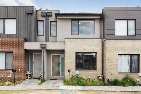Introducing 4 Banrock Place, Wollert, Victoria, 3750 - a charming and contemporary 2-bedroom townhouse that's perfect for first home buyers or savvy investors looking to expand their property portfolio. With a sought-after location close to schools, ...